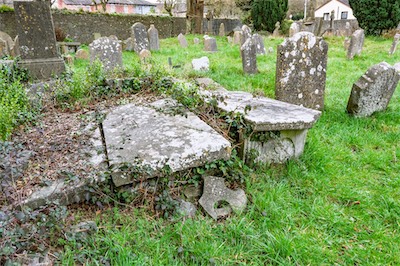 RETURNING TO ST JOHN'S CHURCHYARD [A TALE OF TWO CAMERAS AND A VERY OLD GRAVEYARD]-265223.jpg