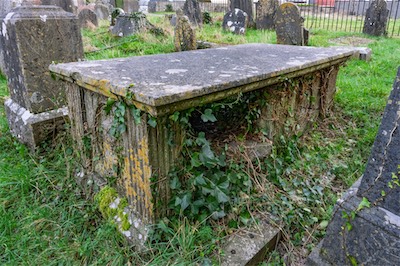 RETURNING TO ST JOHN'S CHURCHYARD [A TALE OF TWO CAMERAS AND A VERY OLD GRAVEYARD]-265270.jpg