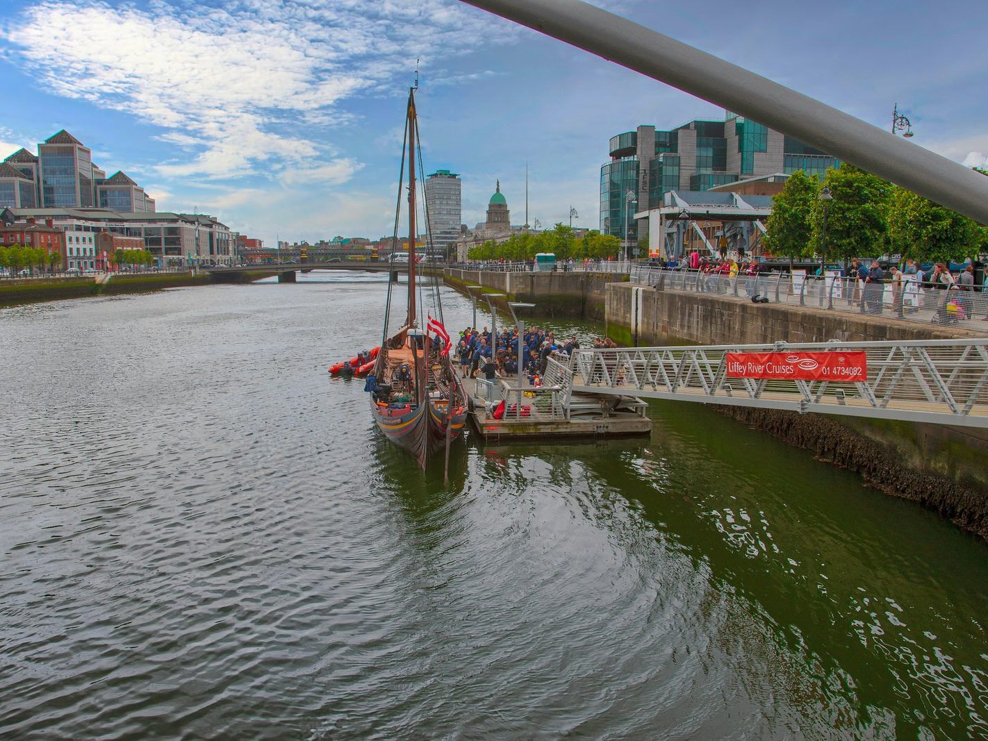 THE SEA STALLION FROM GLEANDALOUGH WAS LIFTED INTO THE LIFFEY USING A LARGE CRANE 004