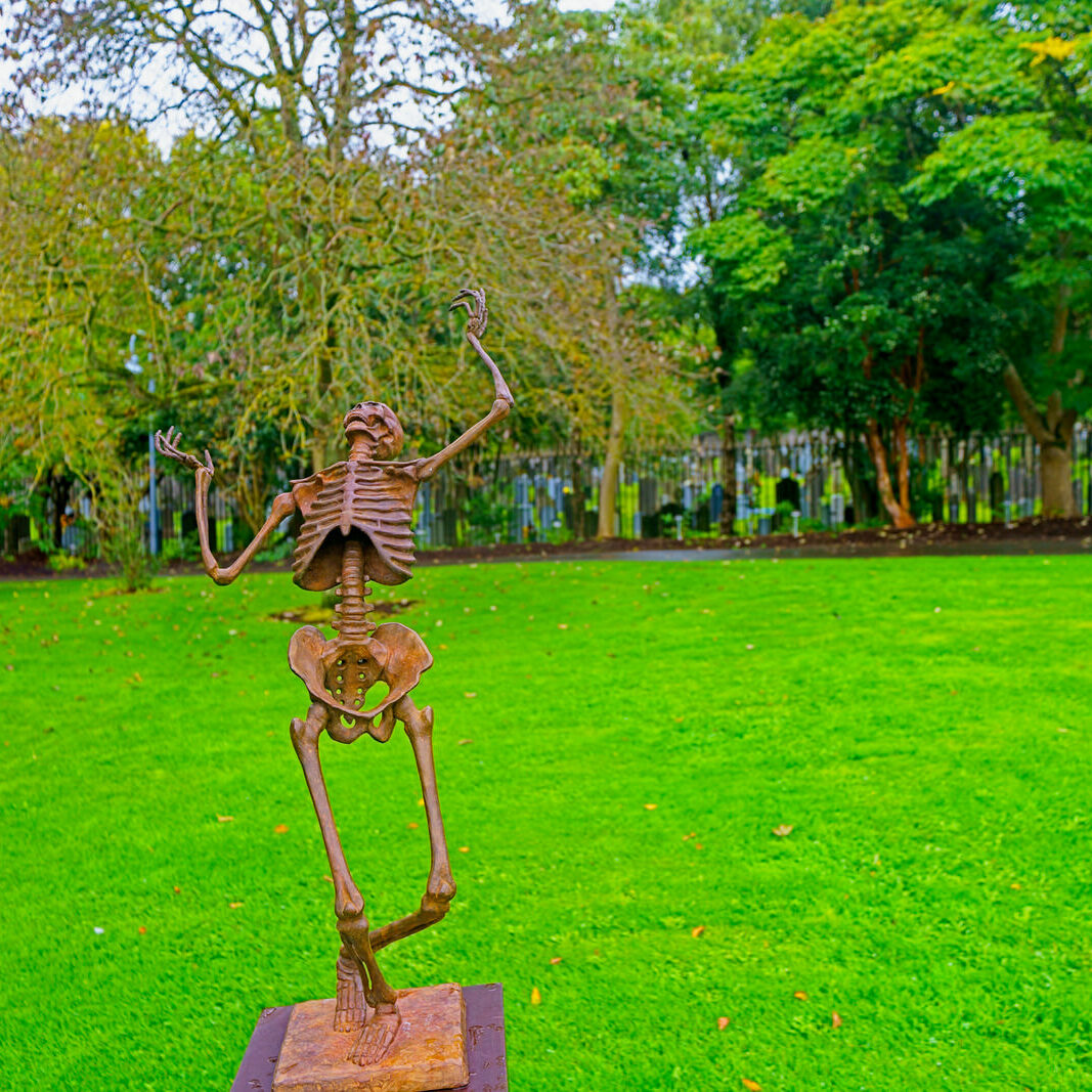 DANSE MACABRE BY JESSICA CHECKLEY [CATALOGUE ITEM 025 SCULPTURE IN CONTEXT 2023] 002