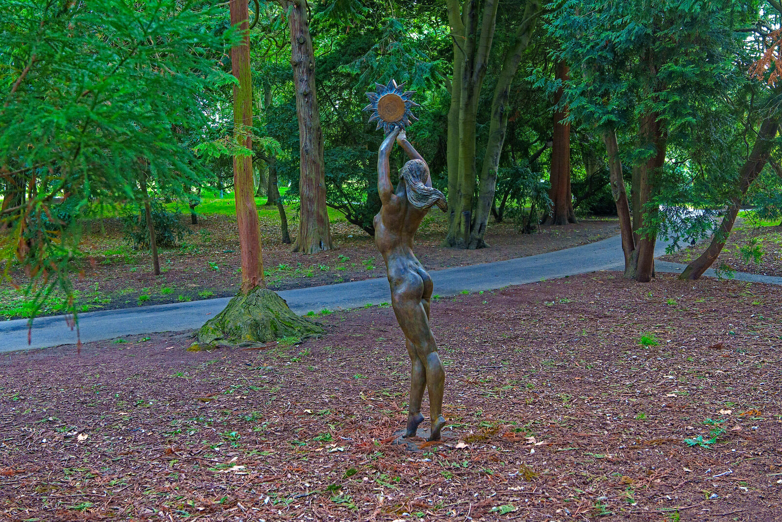MOTHER EARTH WITH SUN MOON AND STARS BY BETTY NEWMAN MAGUIRE [SCULPTURE IN CONTEXT 2023 CATALOGUE REF 128] 001