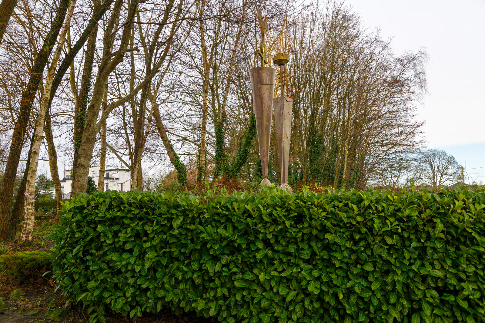 MY SECOND ATTEMPT TO PHOTOGRAPH THE KING AND QUEEN IN TRIM [A SCULPTURE BY RONAN HALPIN]-226419-1