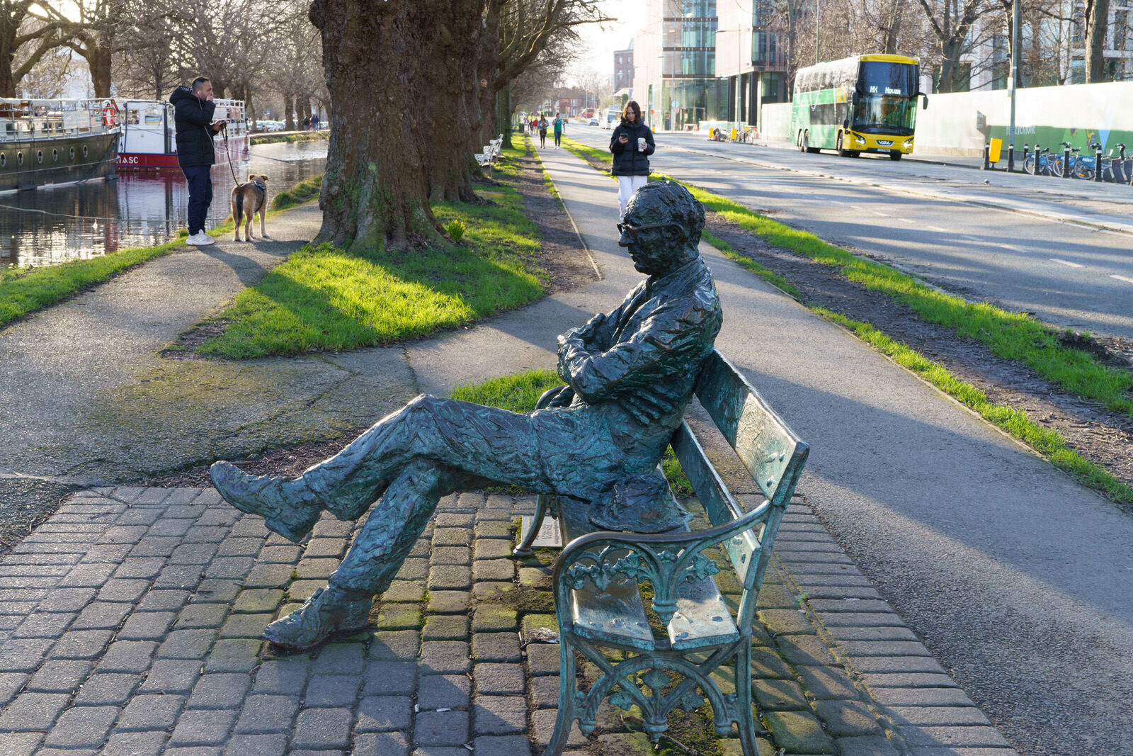 PATRICK KAVANAGH SCULPTURE [PRESENTED TO CITY AND PEOPLE OF DUBLIN BY ZENEZA]-228027-1