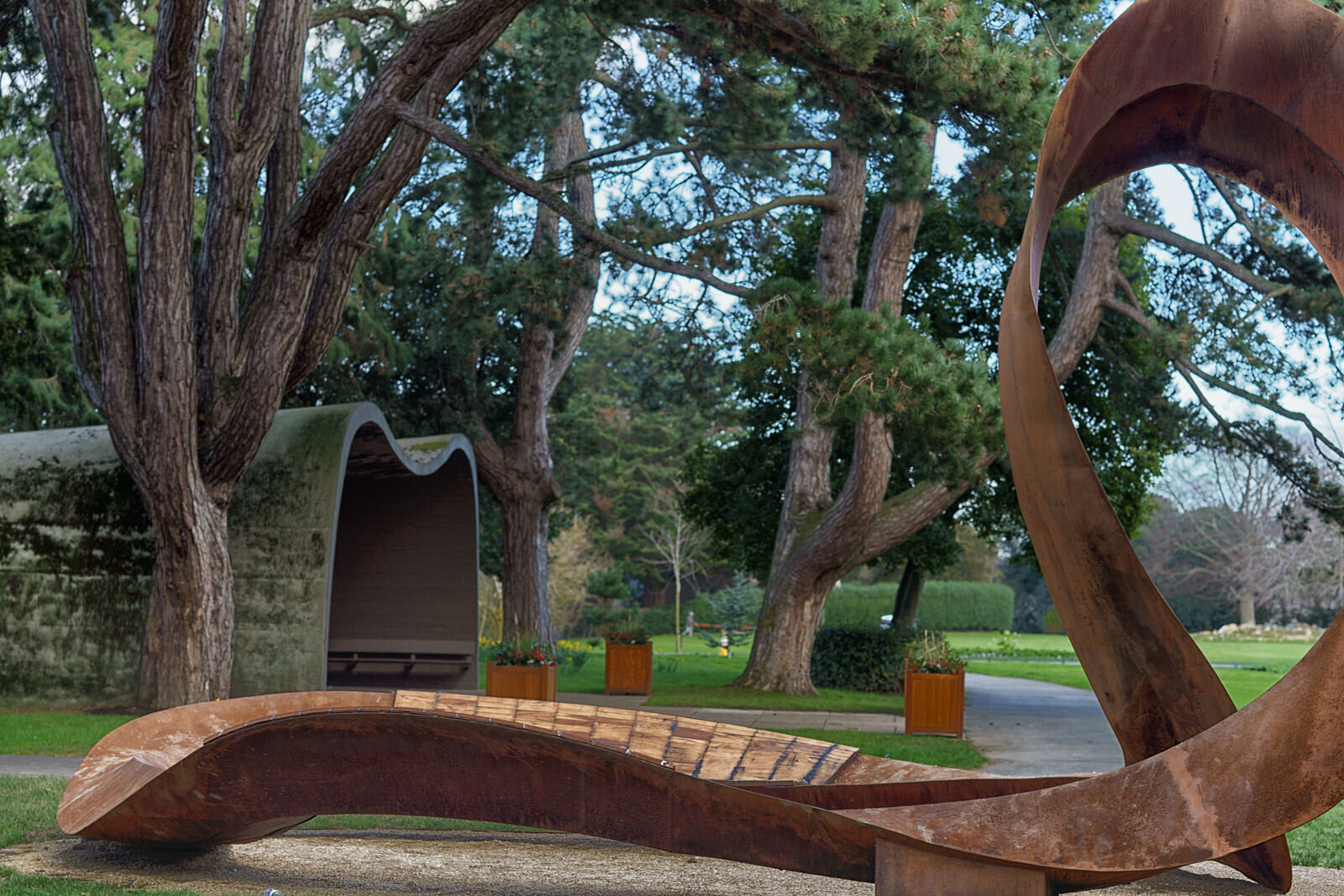 THE CONCRETE SHELTER AND THE CORTEN STEEL SCULPTURE [EMBRACED LOOP BY ANAISA FRANCO]-228488-1