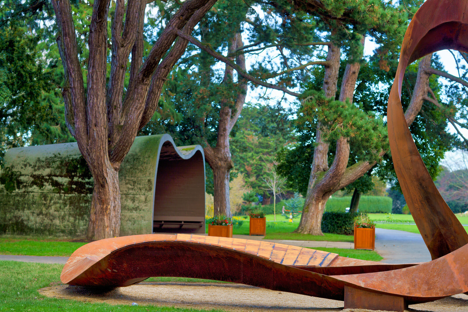 THE CONCRETE SHELTER AND THE CORTEN STEEL SCULPTURE [EMBRACED LOOP BY ANAISA FRANCO]-228489-1