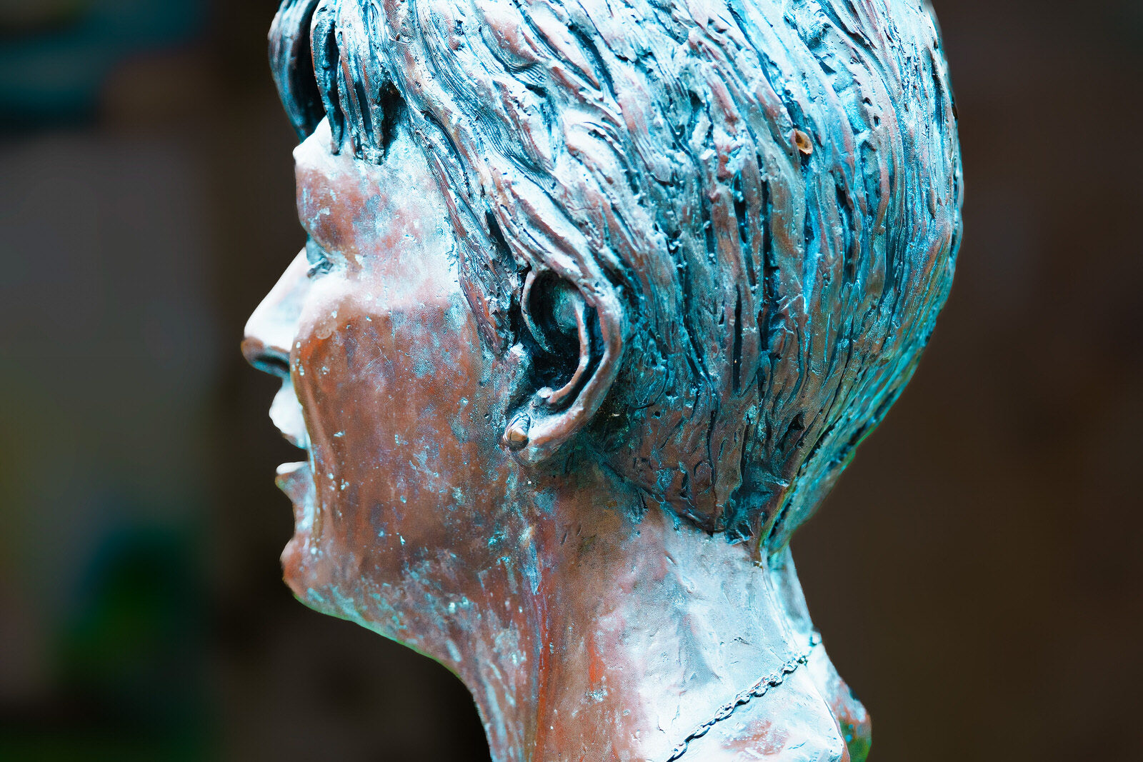 VERONICA GUERIN MEMORIAL [I USE THIS SCULPTURE AT DUBLIN CASTLE AS A REFERENCE]-229866-1