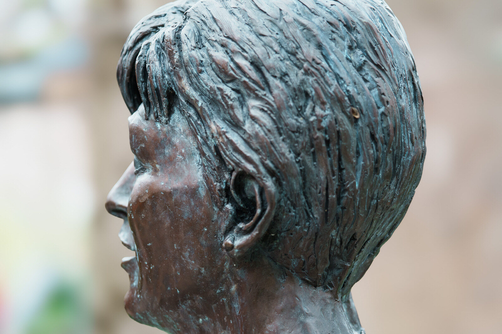 VERONICA GUERIN MEMORIAL [I USE THIS SCULPTURE AT DUBLIN CASTLE AS A REFERENCE]-229867-1