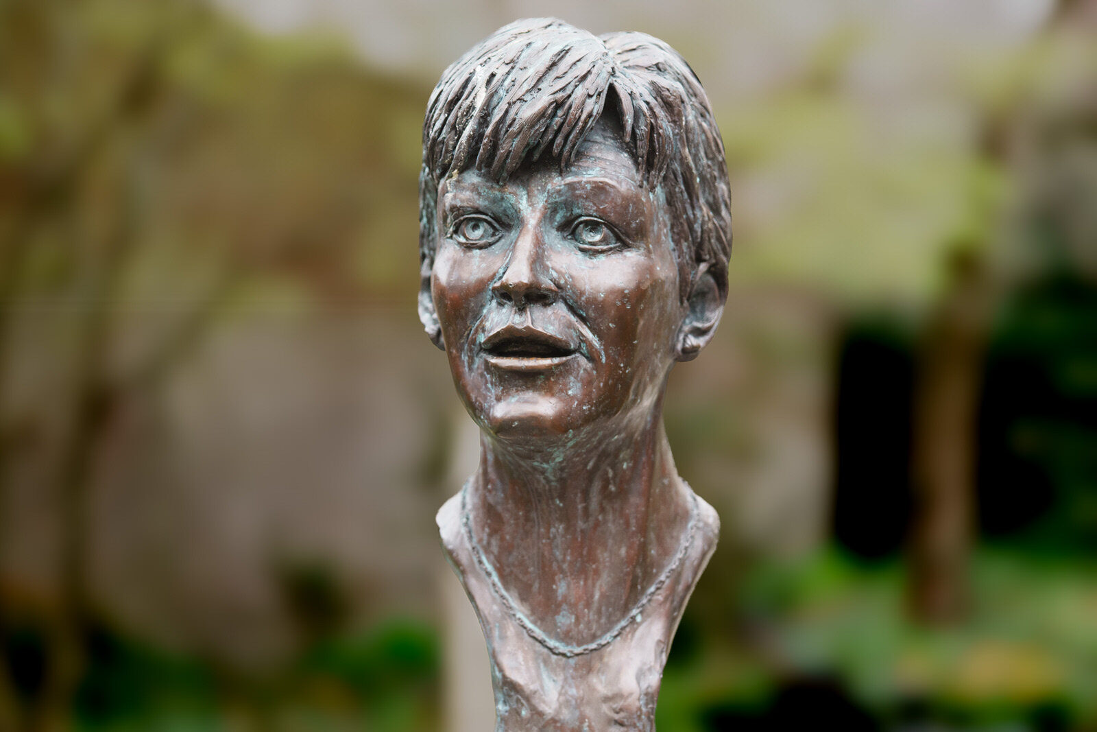 VERONICA GUERIN MEMORIAL [I USE THIS SCULPTURE AT DUBLIN CASTLE AS A REFERENCE]-229869-1