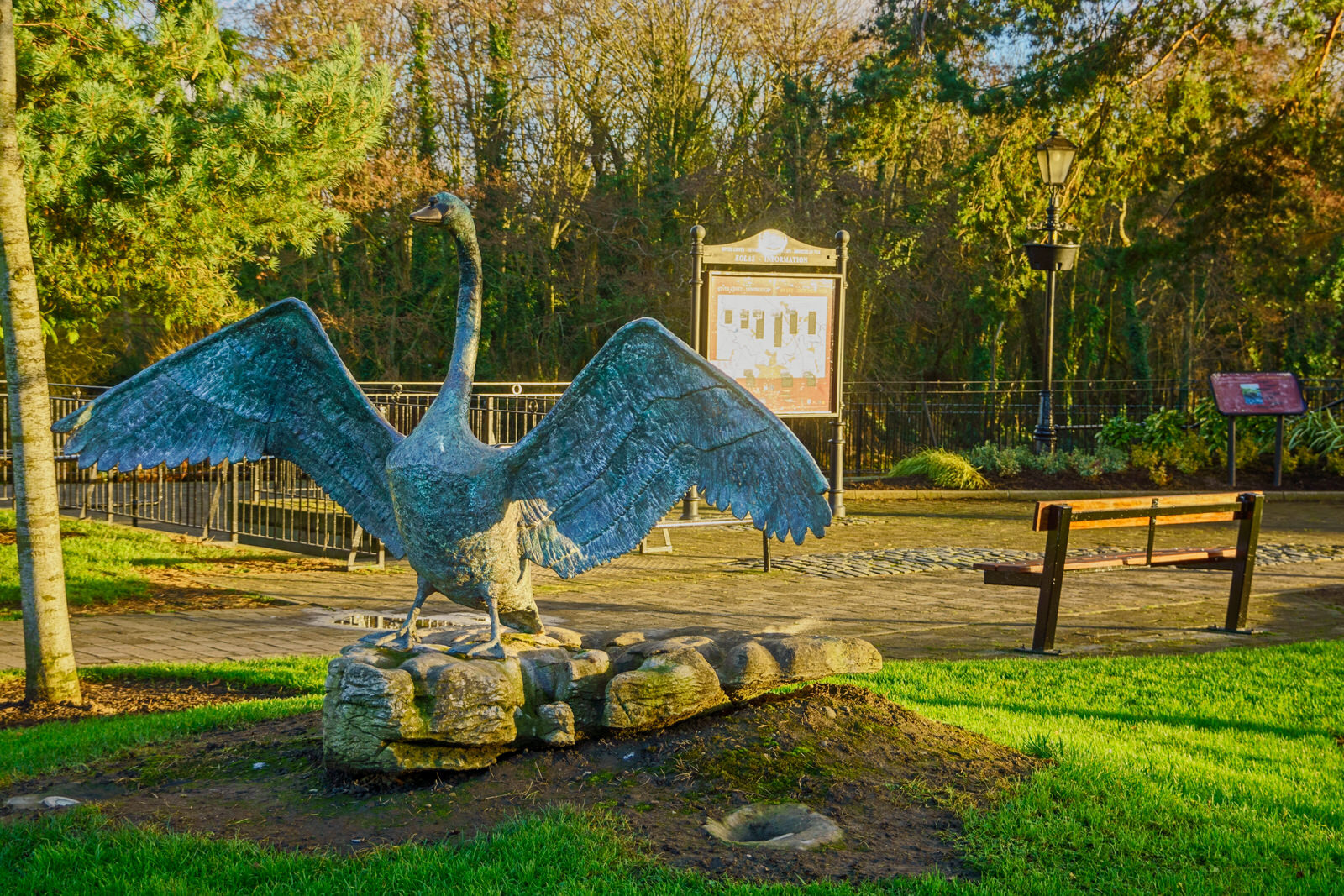 SCULPTURE OF A SWAN BY ANNETTE McCORMACK [AT THE STRAND PARK IN NEWBRIDGE CHRISTMAS 2012]-238748-1