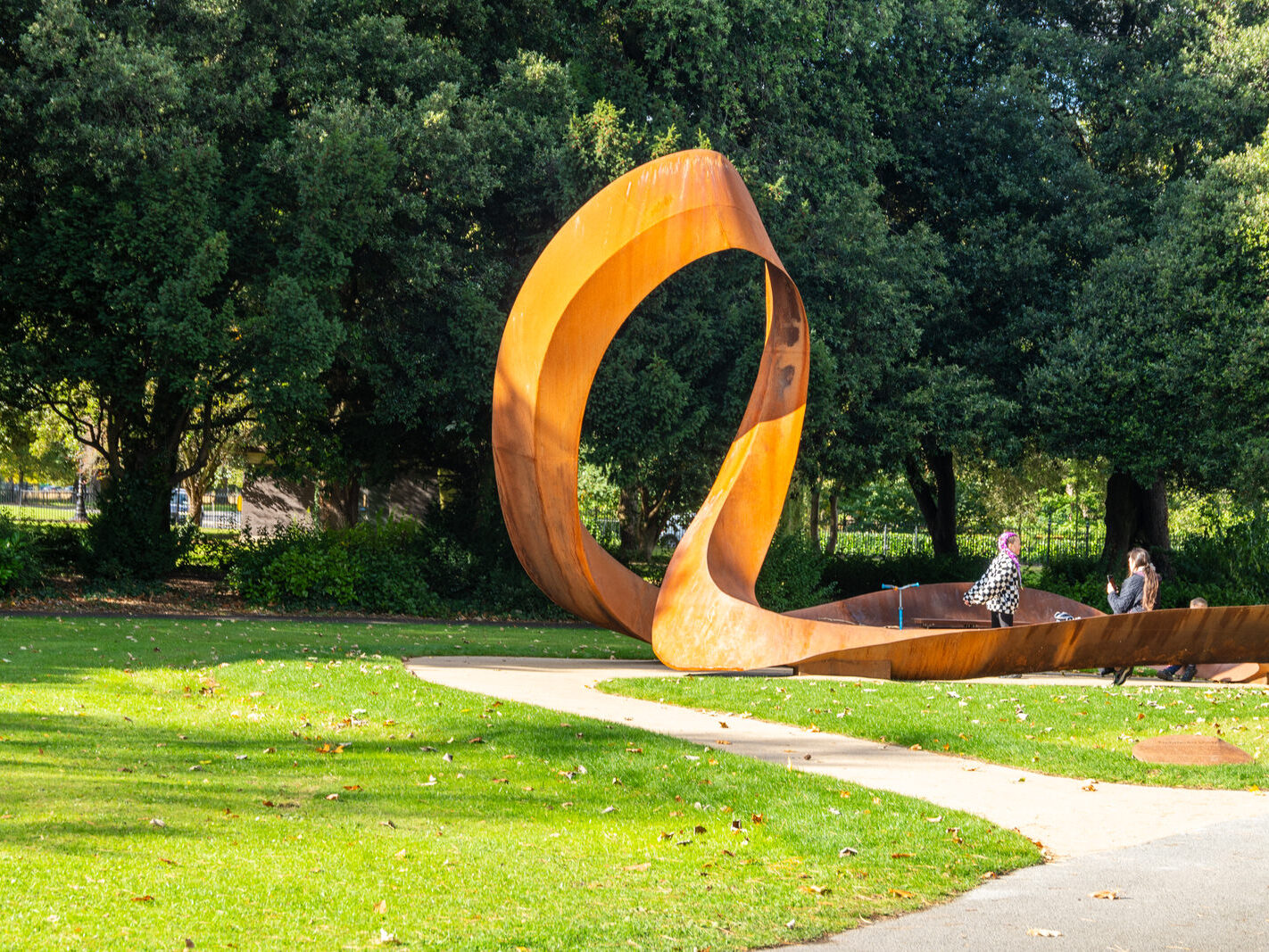 EMBRACED LOOP [CORTEN STEEL SCULPTURE BY ANAISA FRANCO]-242367-1