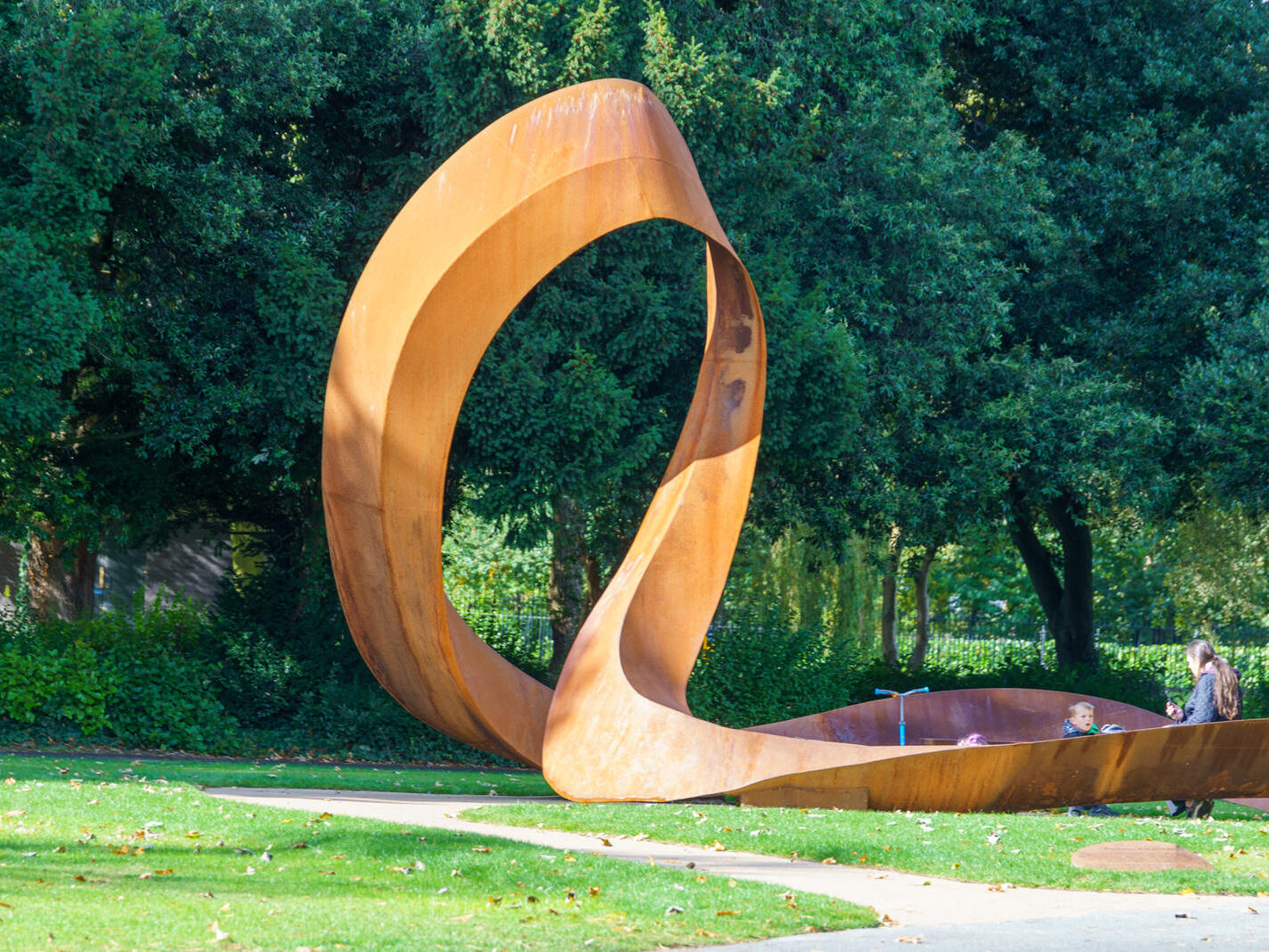 EMBRACED LOOP [CORTEN STEEL SCULPTURE BY ANAISA FRANCO]-242368-1