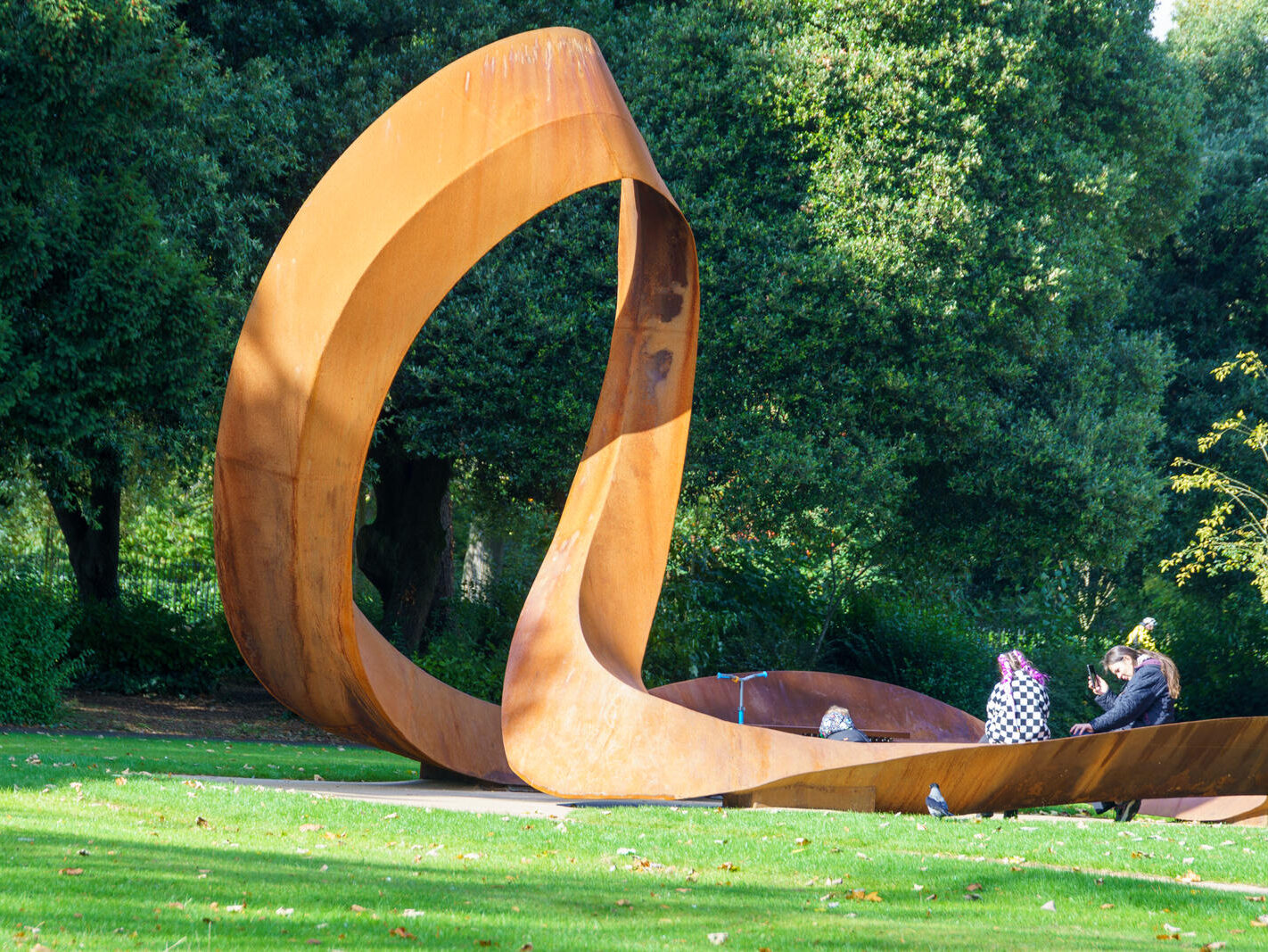 EMBRACED LOOP [CORTEN STEEL SCULPTURE BY ANAISA FRANCO]-242369-1