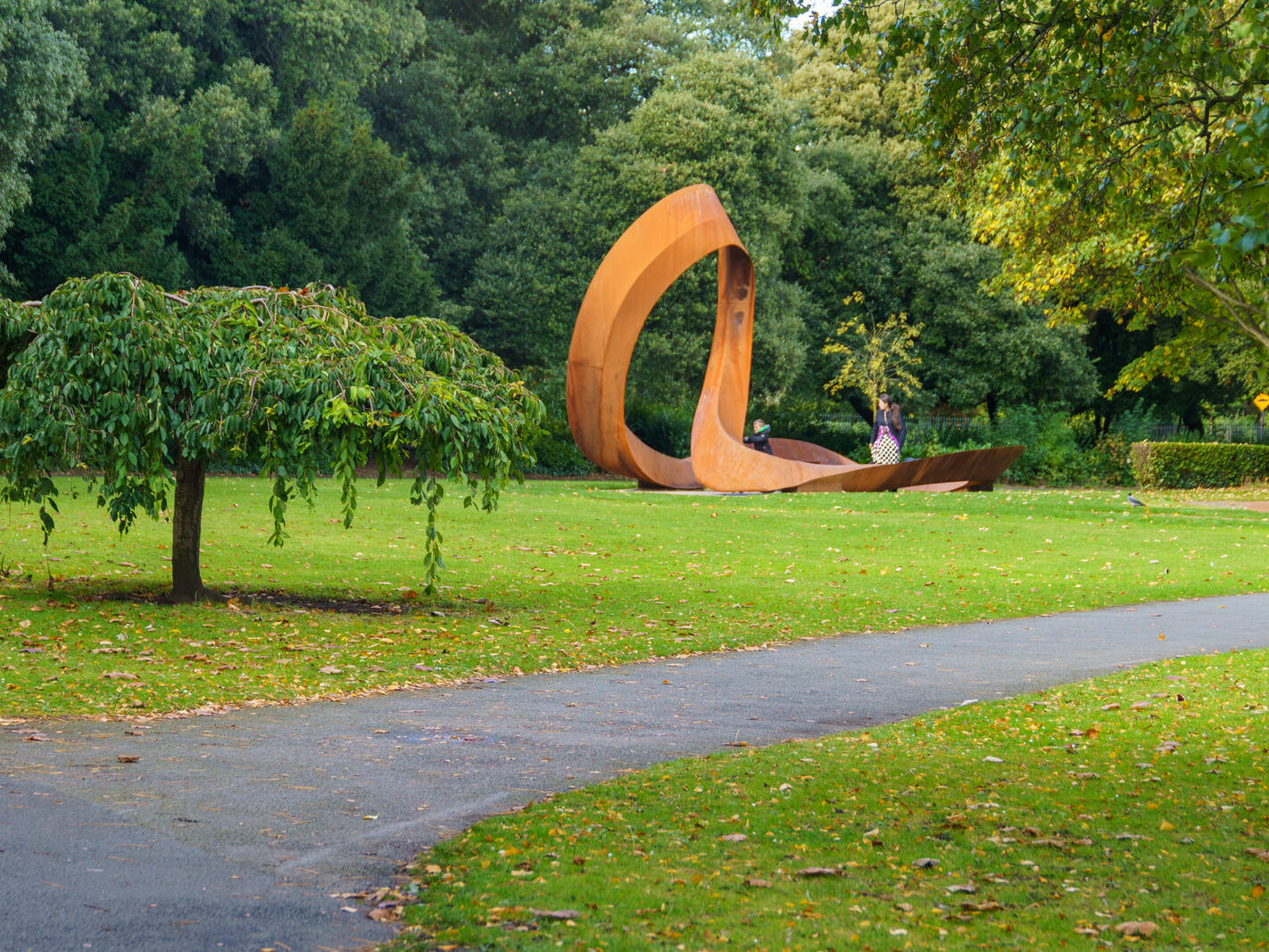 EMBRACED LOOP [CORTEN STEEL SCULPTURE BY ANAISA FRANCO]-242371-1