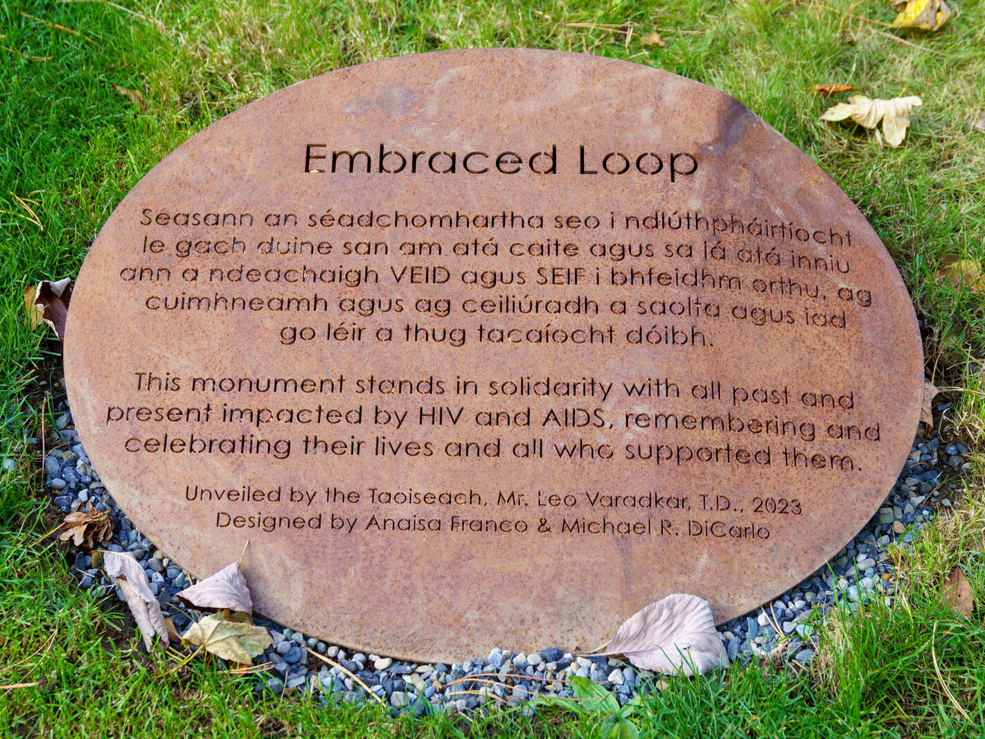 EMBRACED LOOP [CORTEN STEEL SCULPTURE BY ANAISA FRANCO]-242372-1