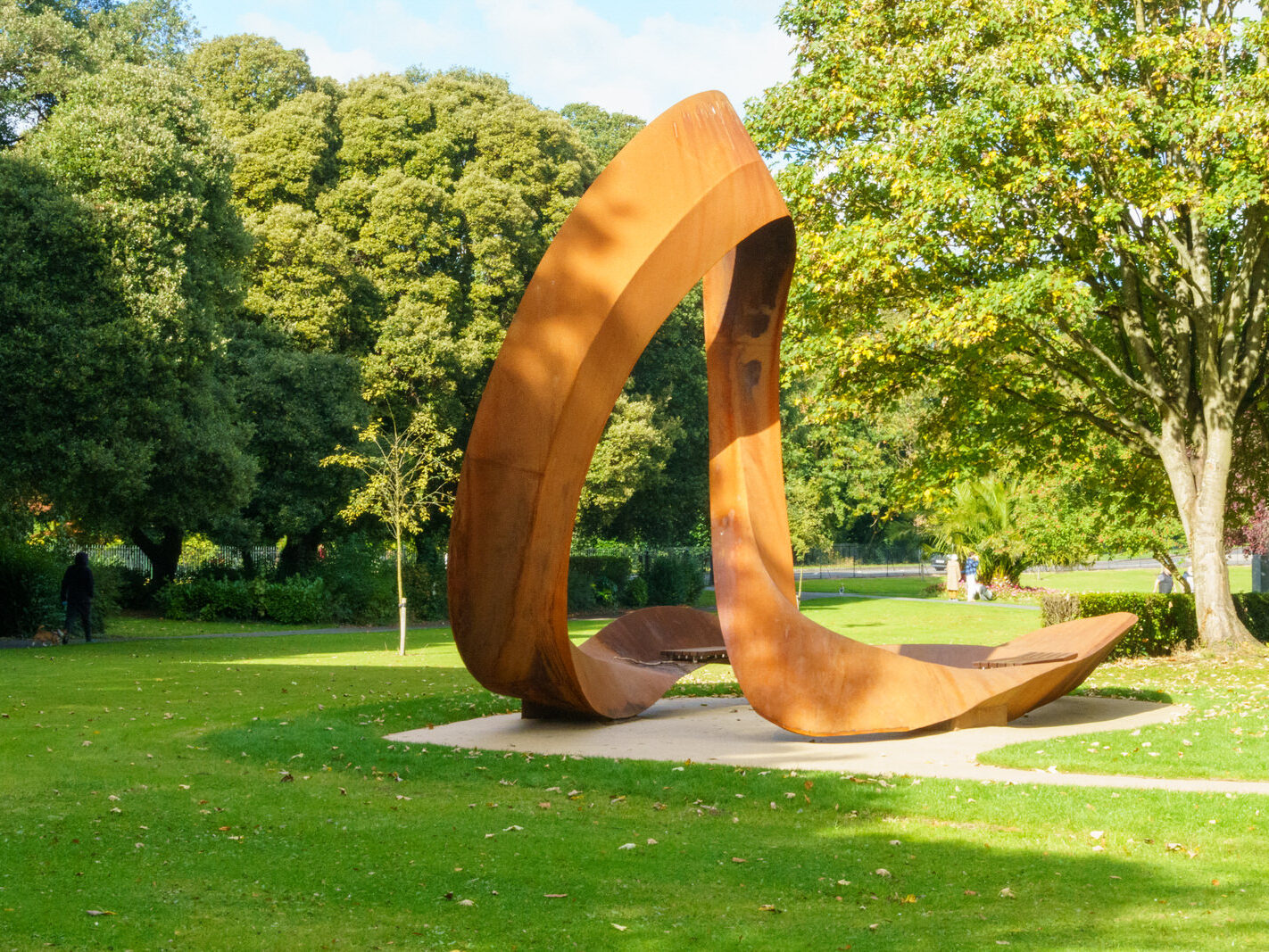 EMBRACED LOOP [CORTEN STEEL SCULPTURE BY ANAISA FRANCO]-242388-1