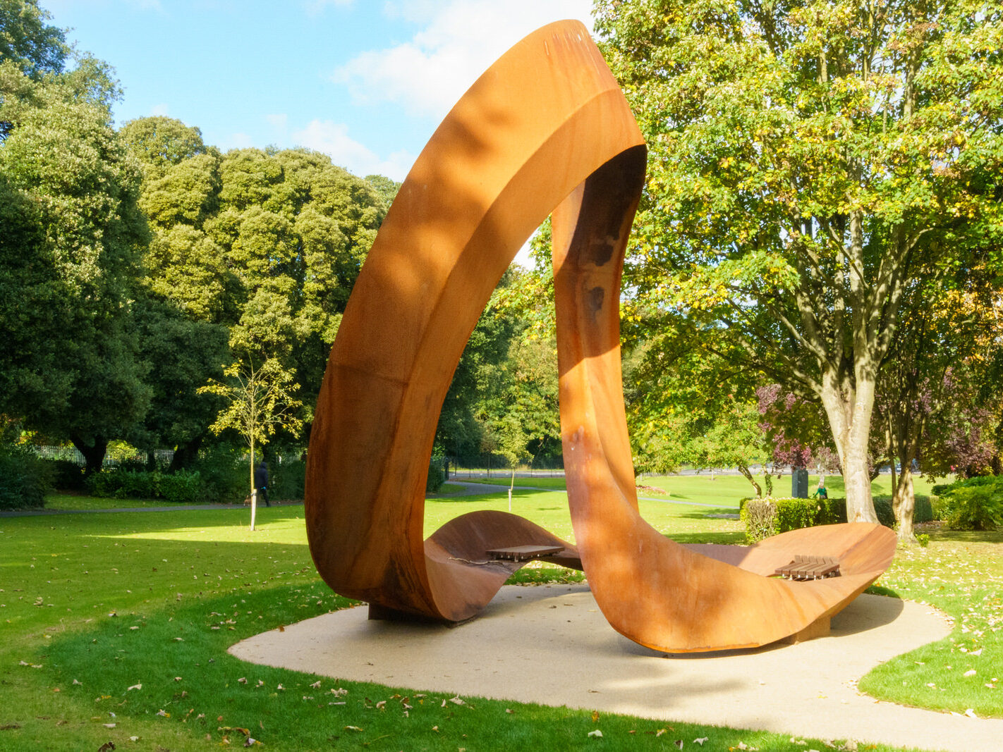 EMBRACED LOOP [CORTEN STEEL SCULPTURE BY ANAISA FRANCO]-242389-1