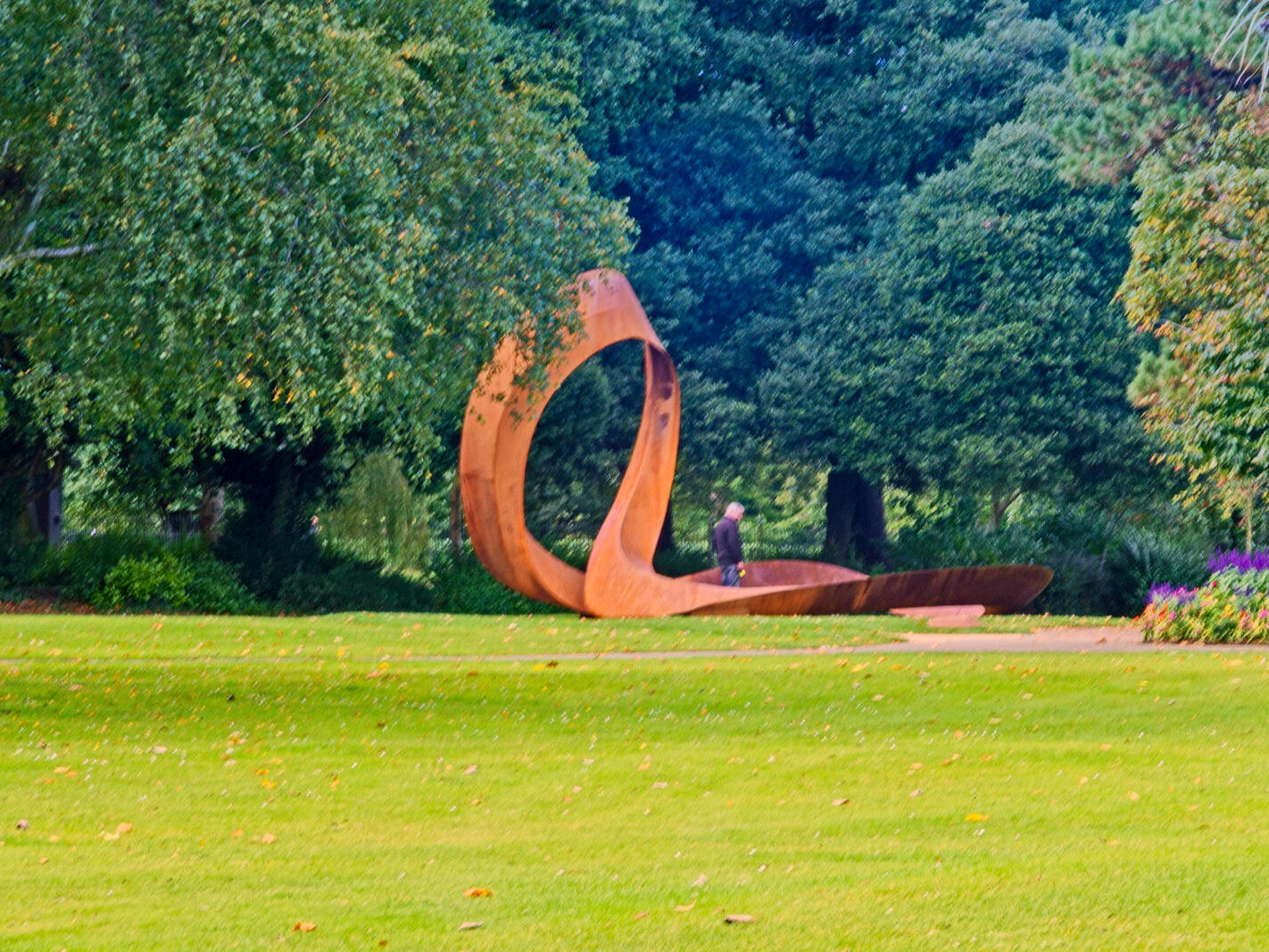 EMBRACED LOOP [CORTEN STEEL SCULPTURE BY ANAISA FRANCO]-242392-1