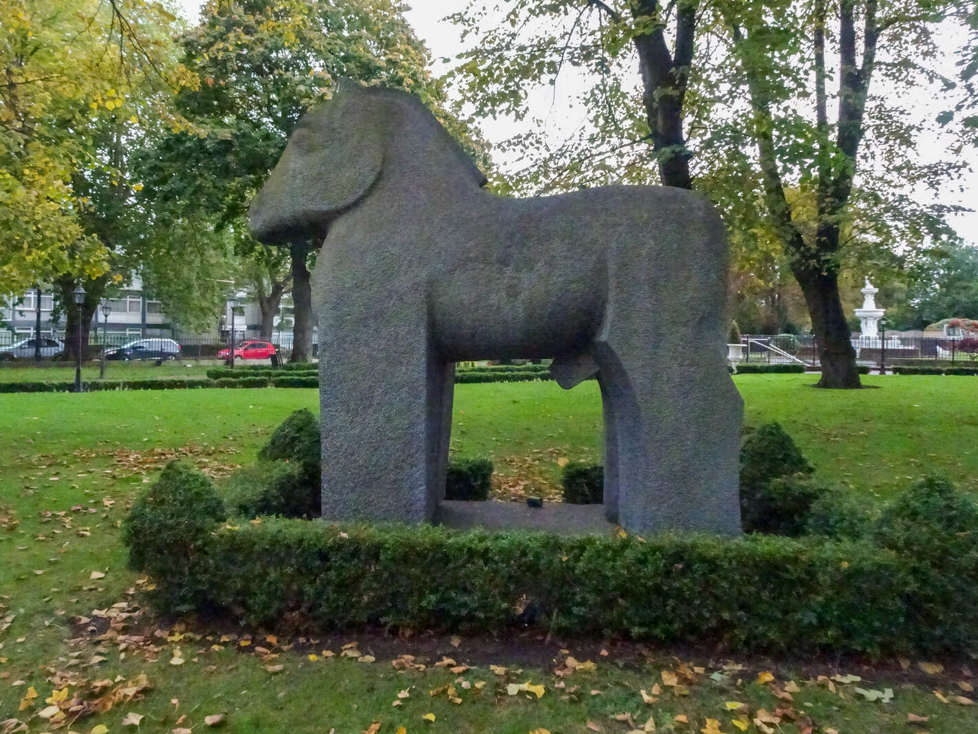 STALLION SCULPTURE [CLAYTON HOTEL IN BALLSBRIDGE]-242783-1