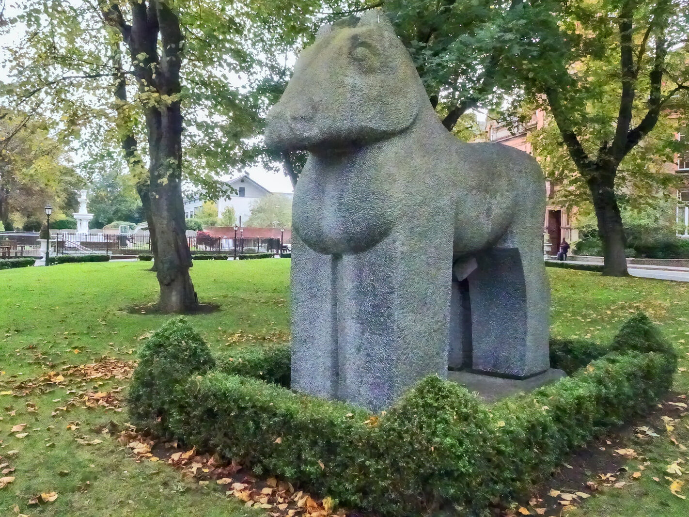 STALLION SCULPTURE [CLAYTON HOTEL IN BALLSBRIDGE]-242784-1