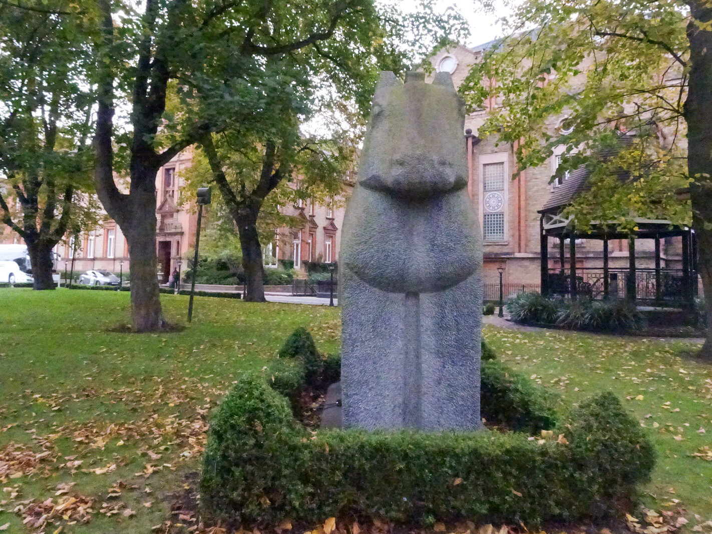 STALLION SCULPTURE [CLAYTON HOTEL IN BALLSBRIDGE]-242785-1