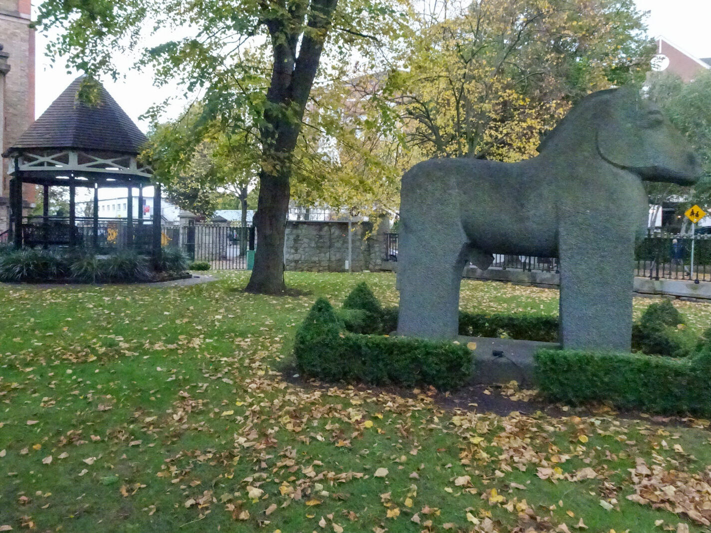 STALLION SCULPTURE [CLAYTON HOTEL IN BALLSBRIDGE]-242787-1