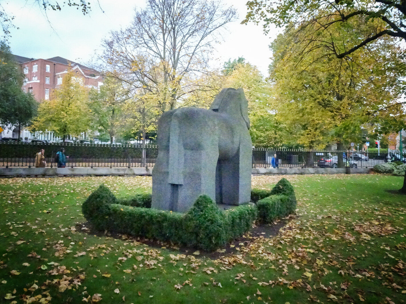 STALLION SCULPTURE [CLAYTON HOTEL IN BALLSBRIDGE]-242789-1