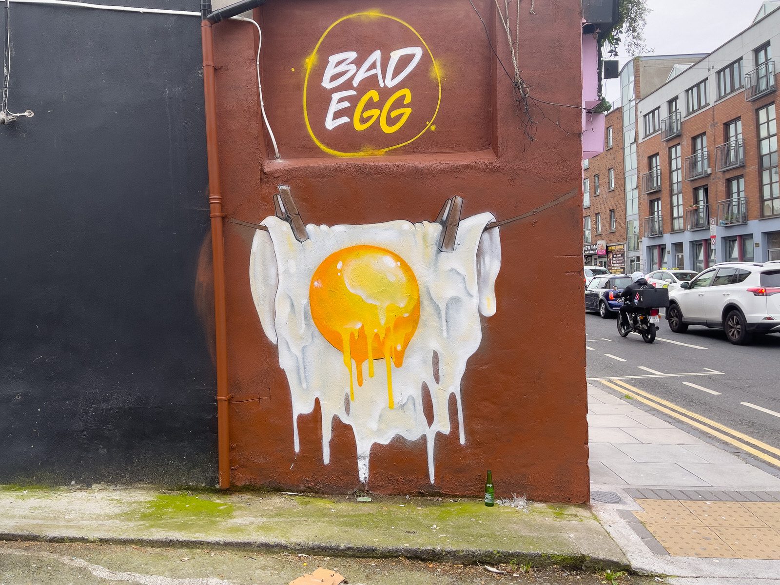 BAD EGG AT ROSEDALE TERRACE [IS THIS STREET ART OR A LOGO FOR A YET TO BE OPENED RESTAURANT] 002