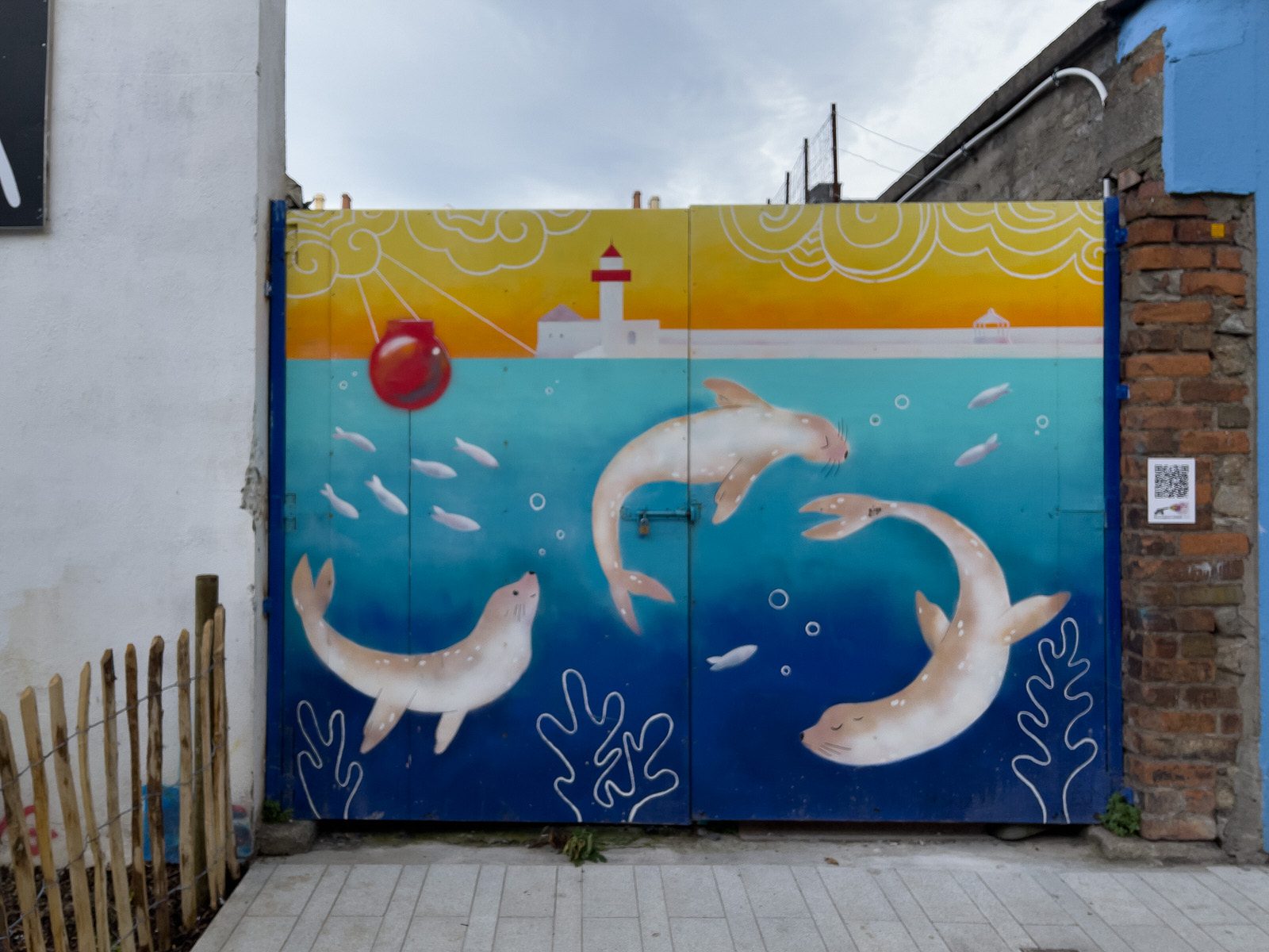 MURALS IN DUN LAOGHAIRE [SECOND SELECTION OF RANDOM IMAGES - ANSEO STREET ART PROJECT] 016