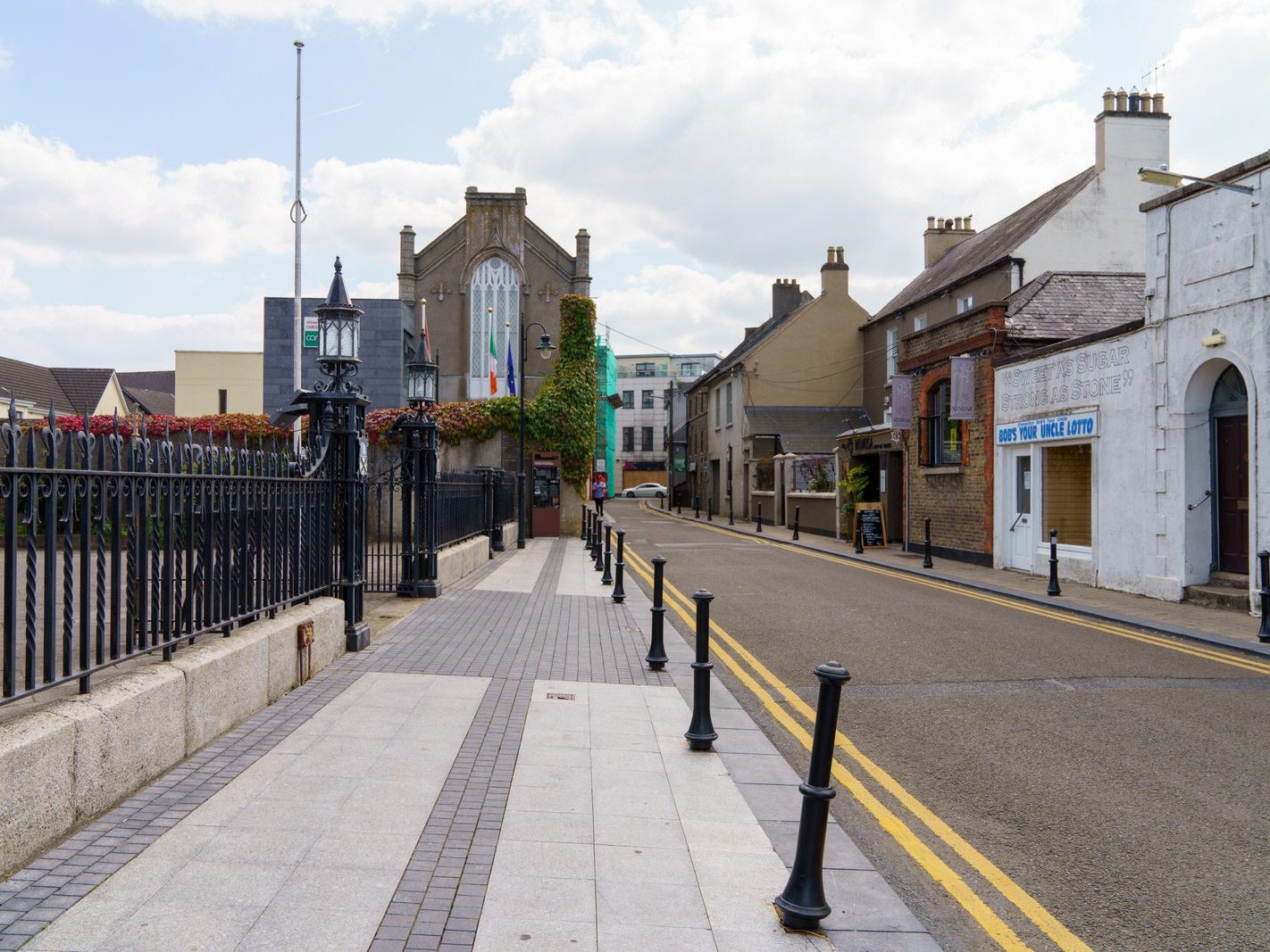 SWEET AS SUGAR STRONG AS STONE [OLD STONES MURAL IN CARLOW - SEANCLOCHA CHEATHARL]-239712-1