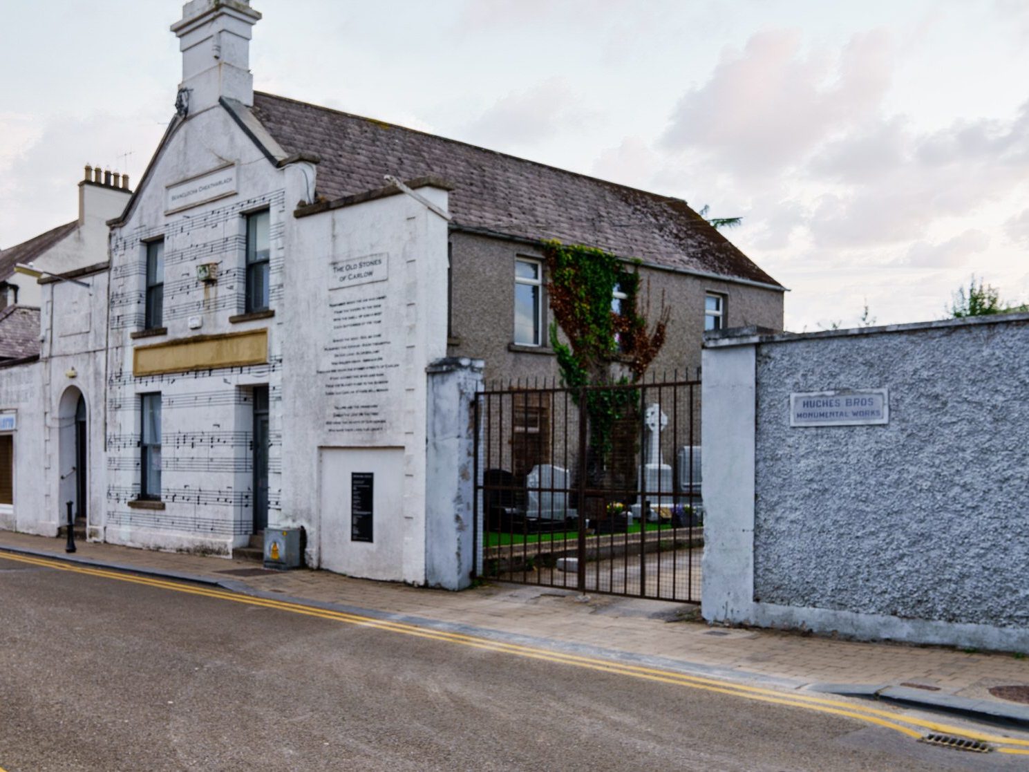 SWEET AS SUGAR STRONG AS STONE [OLD STONES MURAL IN CARLOW - SEANCLOCHA CHEATHARL]-239713-1