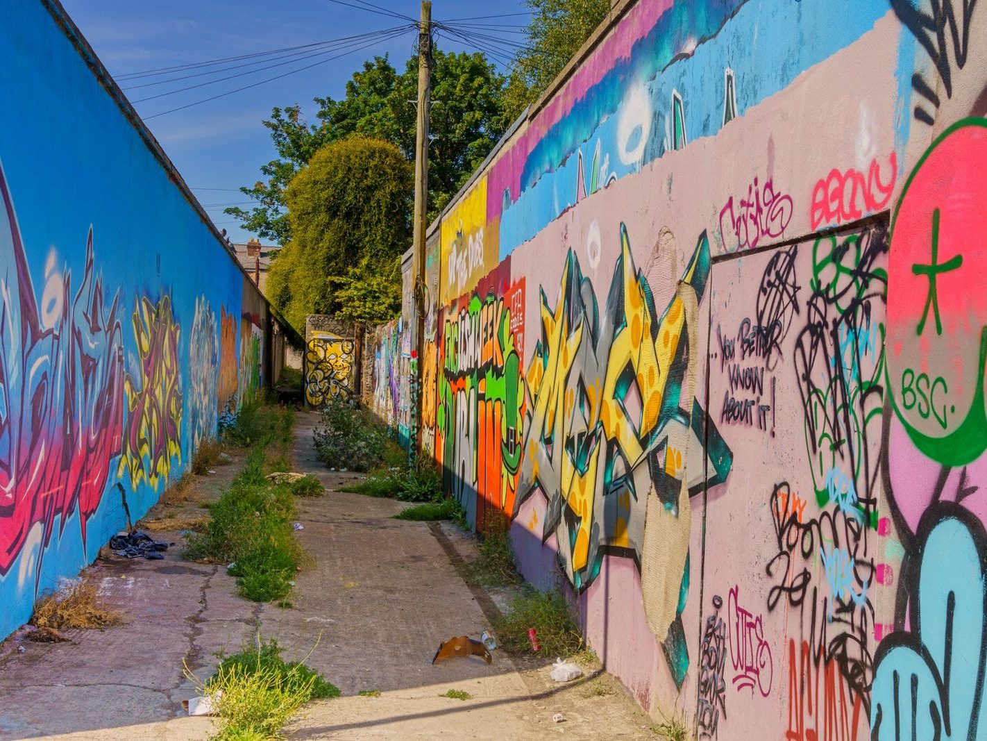 ST PETERS LANE IN PHIBSBOROUGH [BACK IN JULY 2022 IT HOSTED SOME MURALS BUT THE QUALITY WAS IN DECLINE]-244057-1