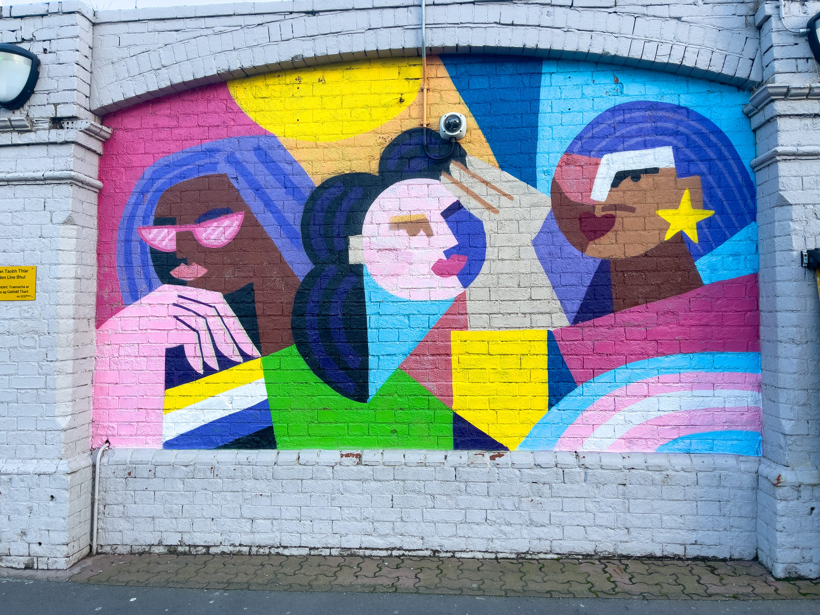 THE MURALS BY CLAIRE PROUVOST AT TARA STREET DART STATION [8 DECEMBER 2024]-245223-1