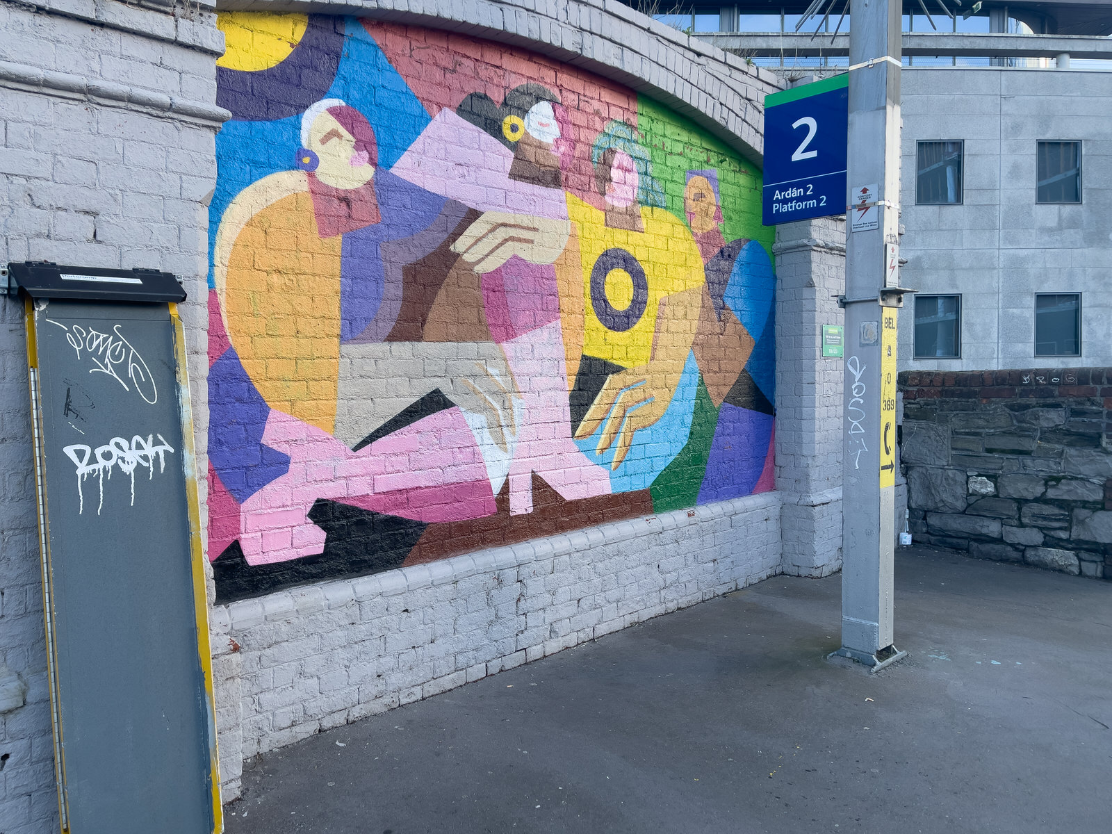 THE MURALS BY CLAIRE PROUVOST AT TARA STREET DART STATION [8 DECEMBER 2024]-245224-1