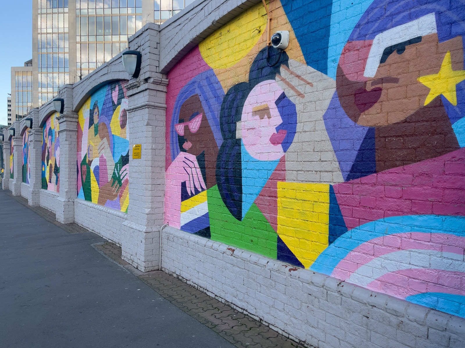 THE MURALS BY CLAIRE PROUVOST AT TARA STREET DART STATION [8 DECEMBER 2024]-245227-1