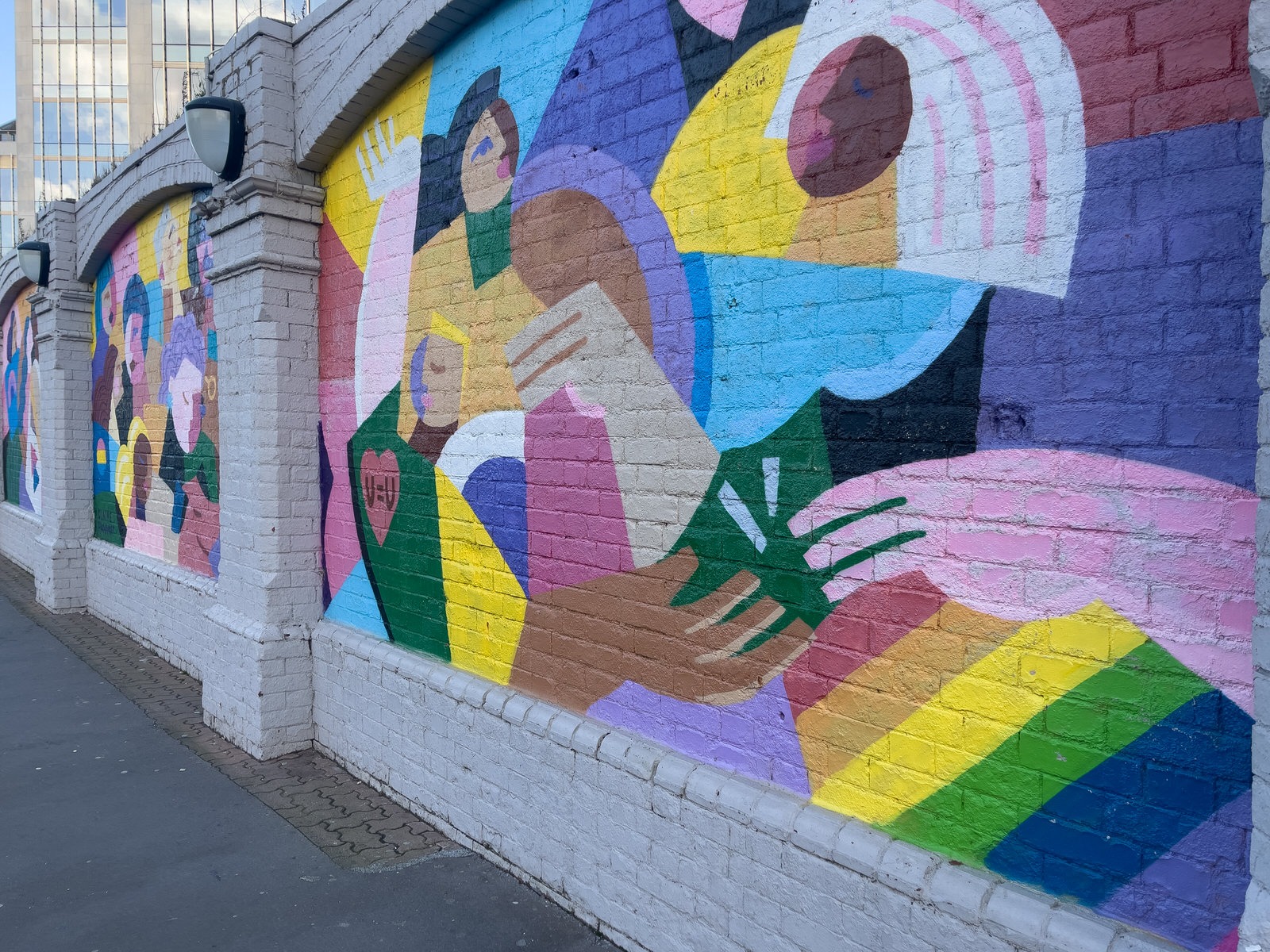 THE MURALS BY CLAIRE PROUVOST AT TARA STREET DART STATION [8 DECEMBER 2024]-245229-1