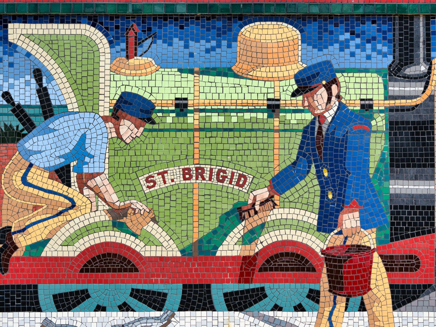 THE MURALS AND MOSAICS AT BRAY DALY TRAIN STATION [PHOTOGRAPHED 7 MAY 2025]-250704-1