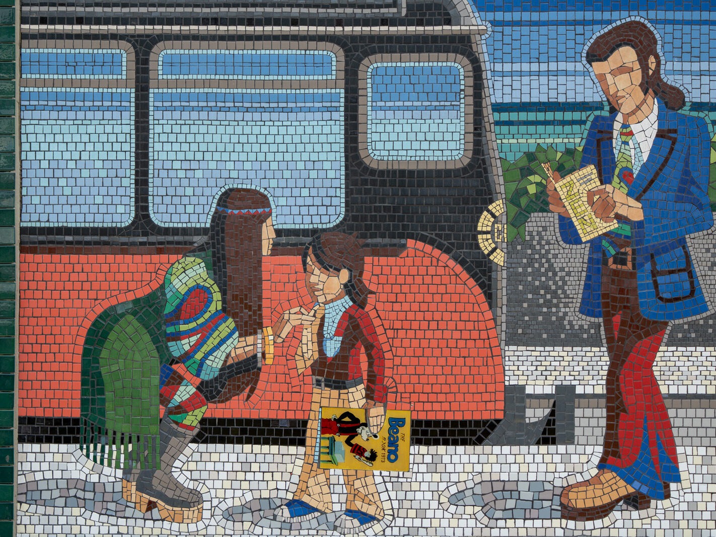 THE MURALS AND MOSAICS AT BRAY DALY TRAIN STATION [PHOTOGRAPHED 7 MAY 2025]-250713-1