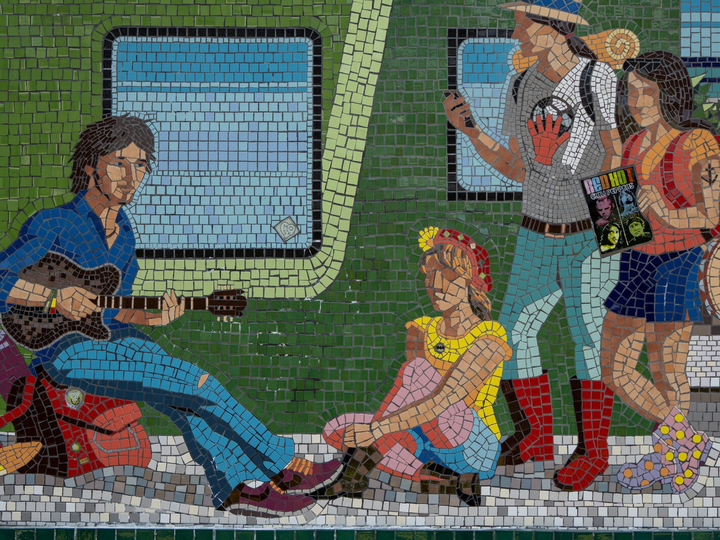 THE MURALS AND MOSAICS AT BRAY DALY TRAIN STATION [PHOTOGRAPHED 7 MAY 2025]-250716-1
