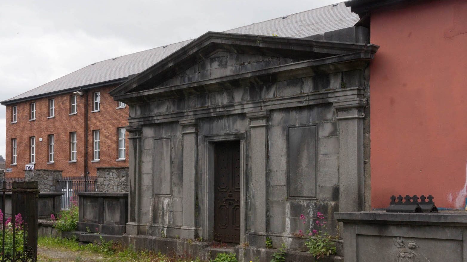 St. JOHN’S CHURCH AND GRAVEYARD IN LIMERICK [CHURCH OF IRELAND] REF-105917-1
