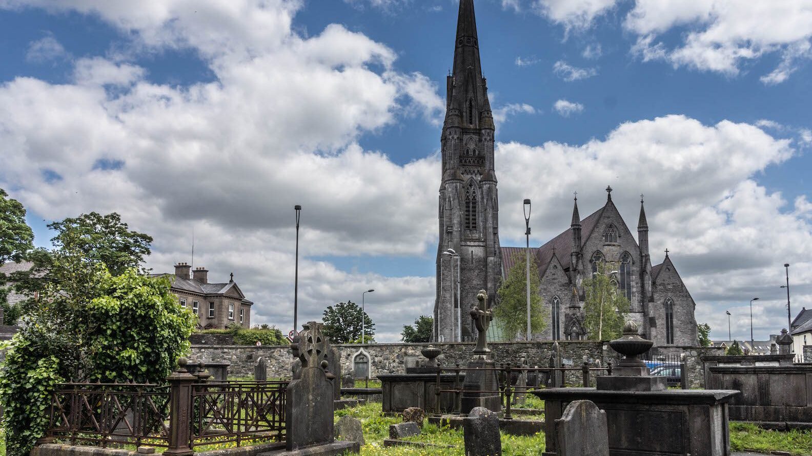 St. JOHN’S CHURCH AND GRAVEYARD IN LIMERICK [CHURCH OF IRELAND] REF-105922-1