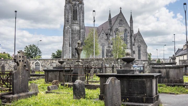 St. JOHN’S CHURCH AND GRAVEYARD IN LIMERICK [CHURCH OF IRELAND] REF-105923-1