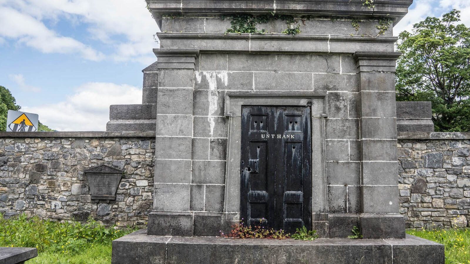 St. JOHN’S CHURCH AND GRAVEYARD IN LIMERICK [CHURCH OF IRELAND] REF-105929-1