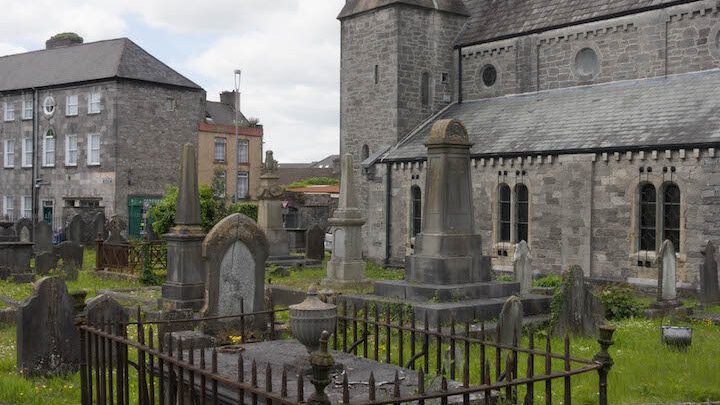 St. JOHN’S CHURCH AND GRAVEYARD IN LIMERICK [CHURCH OF IRELAND] REF-105933-1