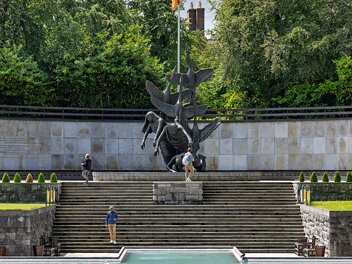 CHILDREN OF LIR Discover the history and symbolism of Dublin's Garden of Remembrance and its iconic Children of Lir sculpture. Explore...