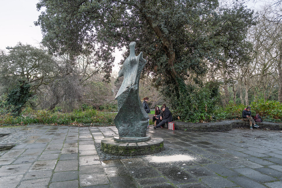 HENRY MOORE SCULPTURE