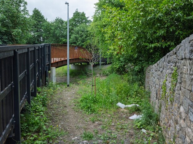 ROSEHILL BRIDGE AT COOTE'S LANE IN KILKENNY River Crossing: The bridge gracefully spans the River Breagagh, a tributary of the River Nore, within Kilkenny City.