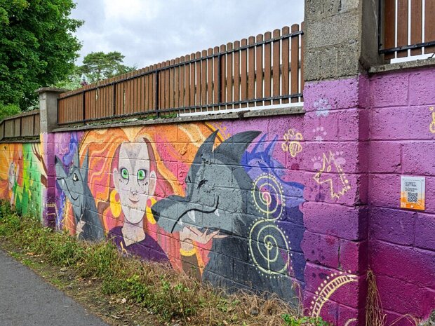 THE WOLFWALKERS MURAL AT COOTE'S LANE Despite the initial struggles, a significant highlight of my search was encountering a large and impressive mural next...