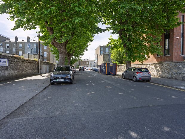 CHURCH AVENUE TO BEECHWOOD Join me for a walk from Upper Rathmines to the Beechwood Luas stop. We explore the Victorian history of Church Avenue...