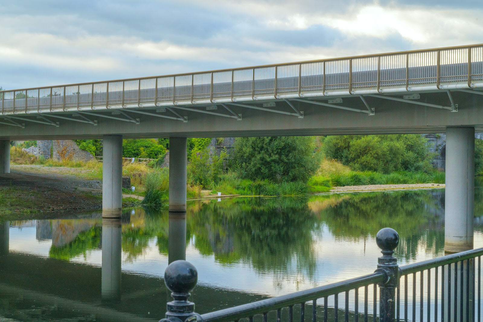 THE NEW ST FRANCIS BRIDGE IN KILKENNY AND THE SURROUNDING AREA [OPENED TO THE PUBLIC IN 2017]-227029-1
