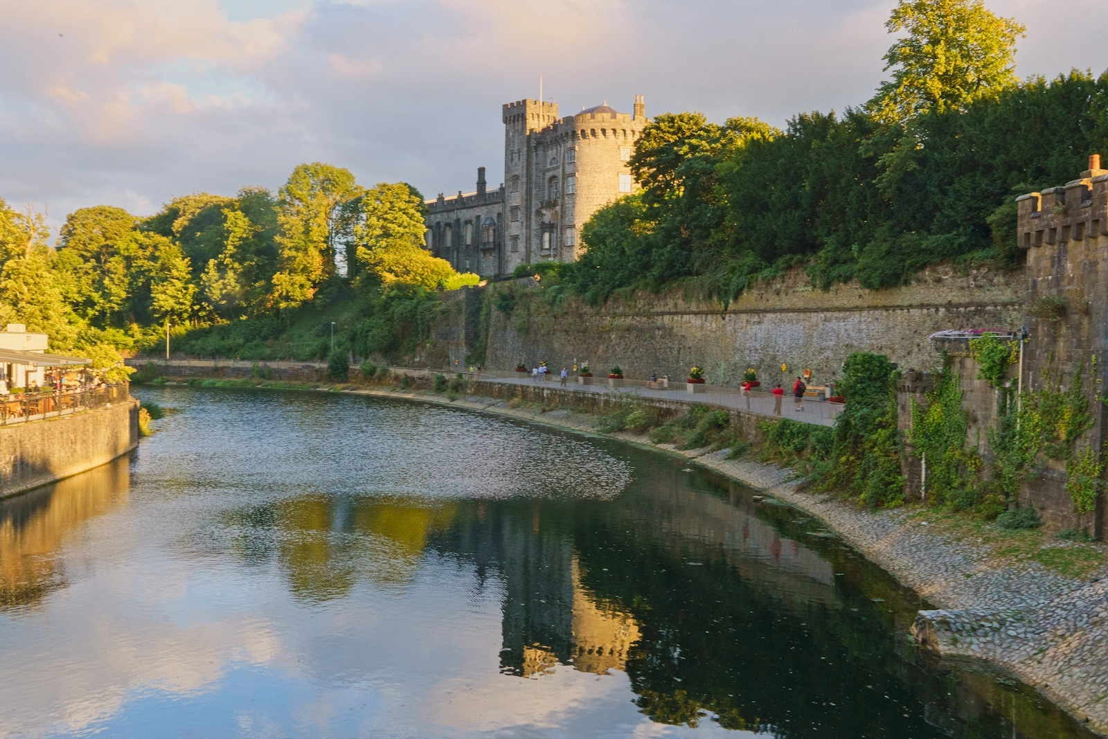 kilkenny-castle-on-the-banks-of-the-river-nore-[late-evening-in-august-2018]-227081-excellent